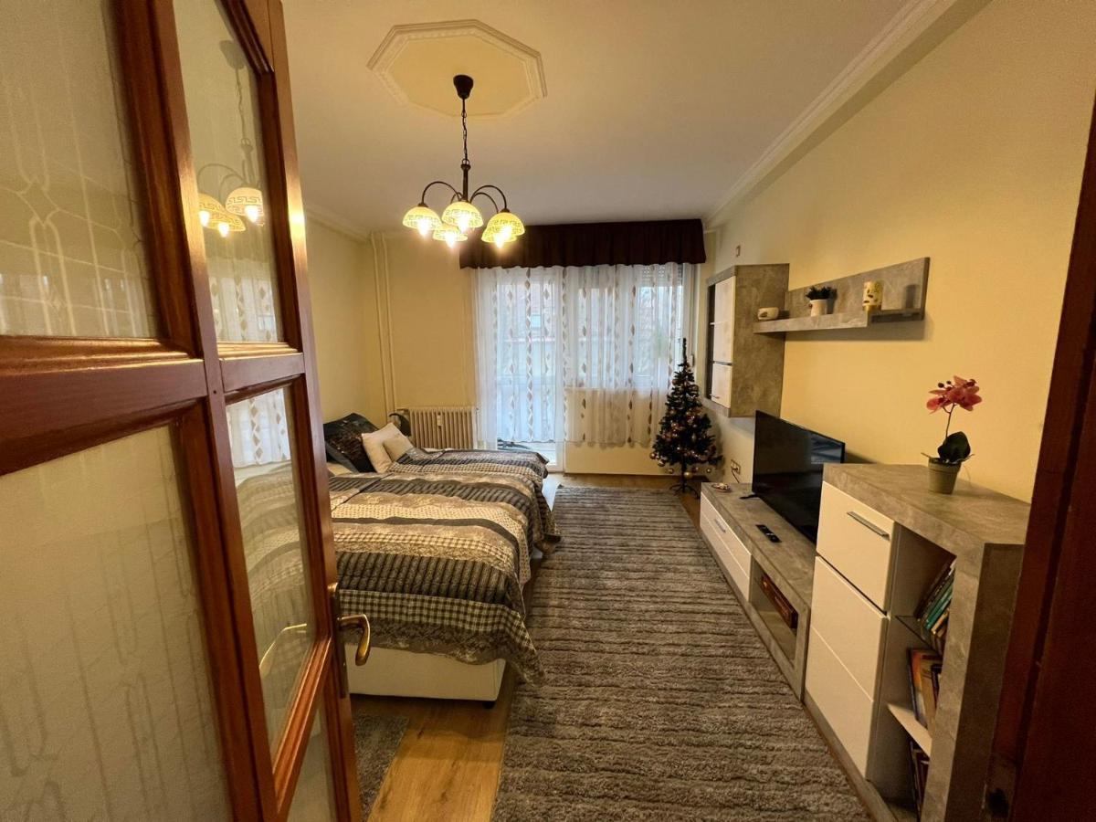 Anna Gyoengye Apartman Debrecen Extérieur photo