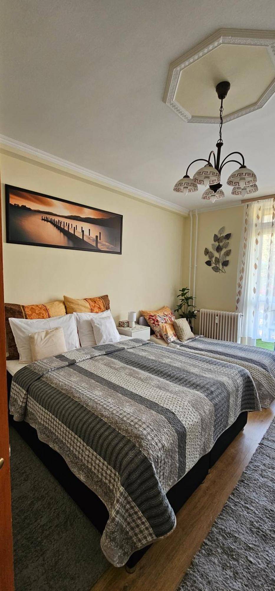 Anna Gyoengye Apartman Debrecen Extérieur photo
