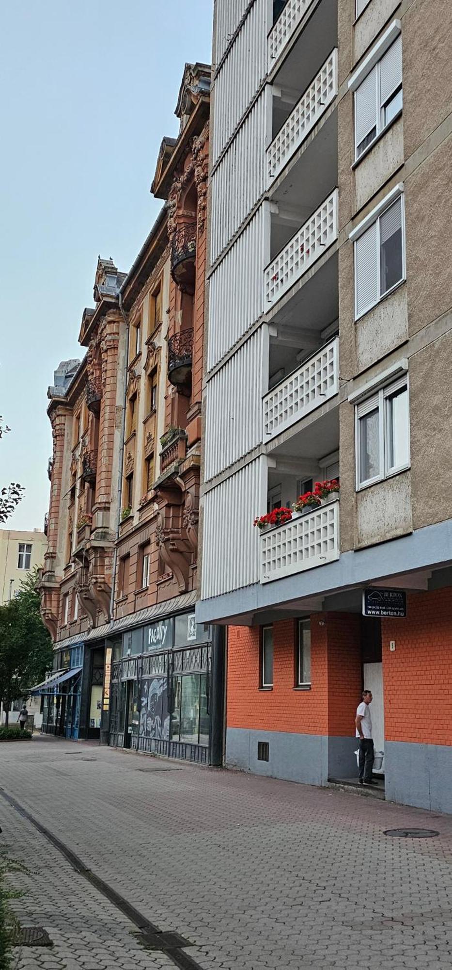 Anna Gyoengye Apartman Debrecen Extérieur photo