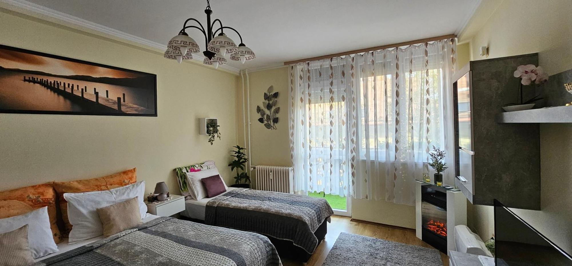 Anna Gyoengye Apartman Debrecen Extérieur photo