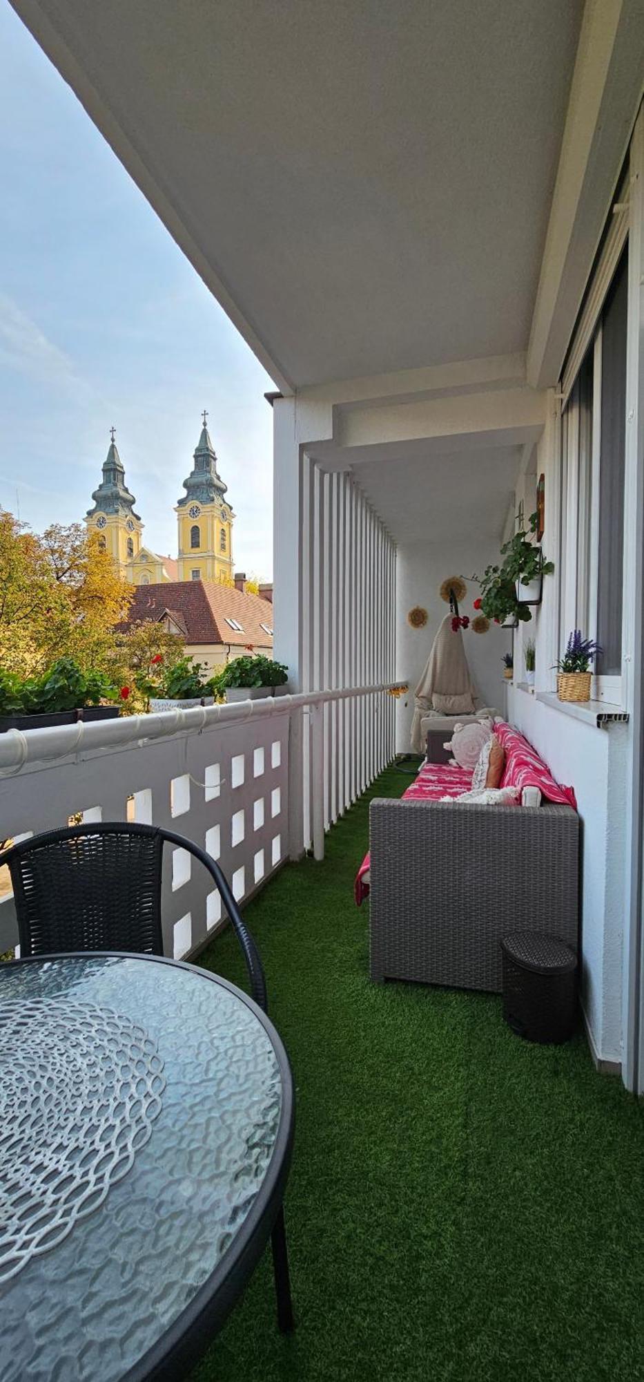 Anna Gyoengye Apartman Debrecen Extérieur photo