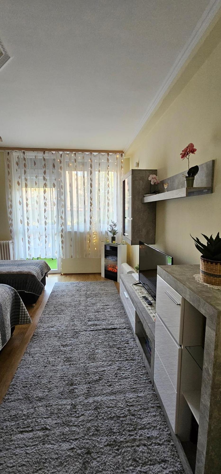 Anna Gyoengye Apartman Debrecen Extérieur photo