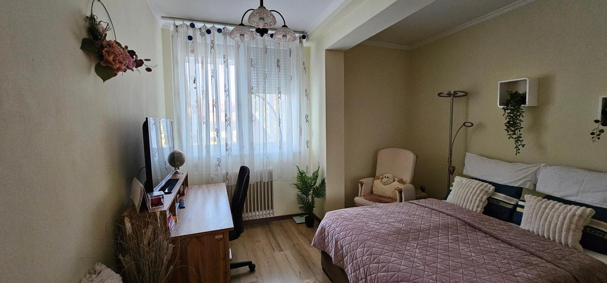 Anna Gyoengye Apartman Debrecen Extérieur photo