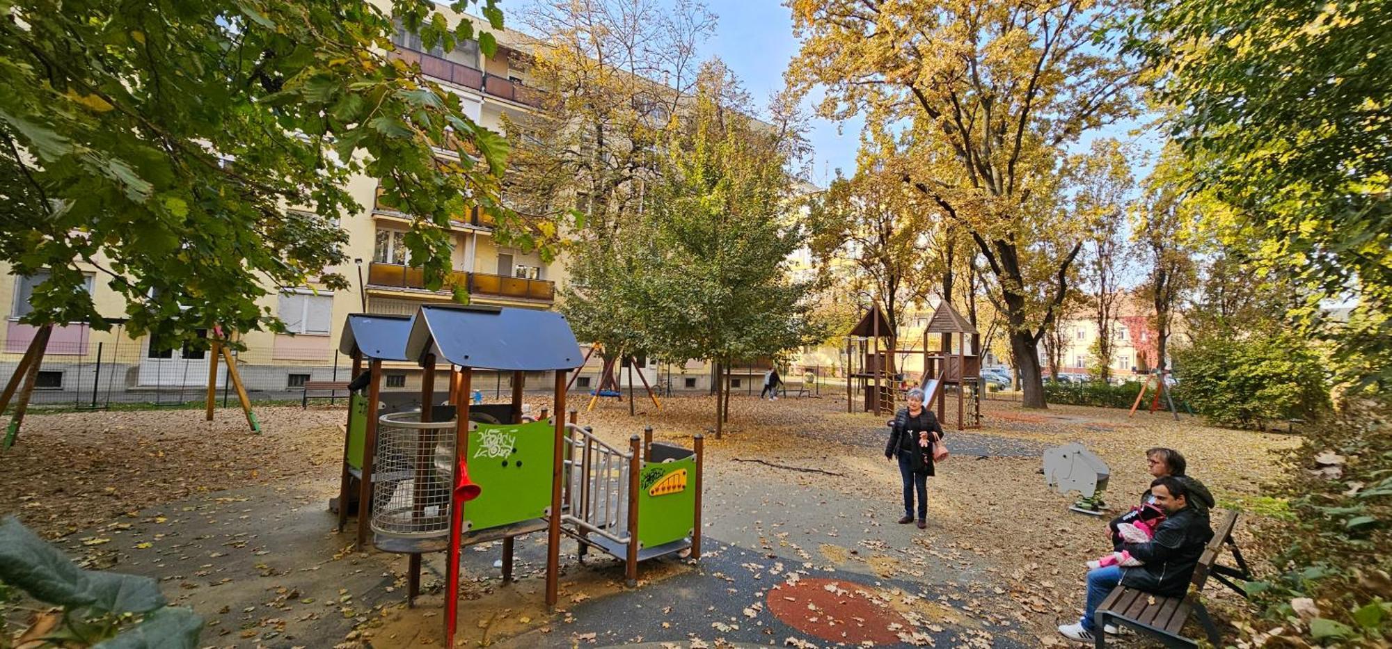 Anna Gyoengye Apartman Debrecen Extérieur photo